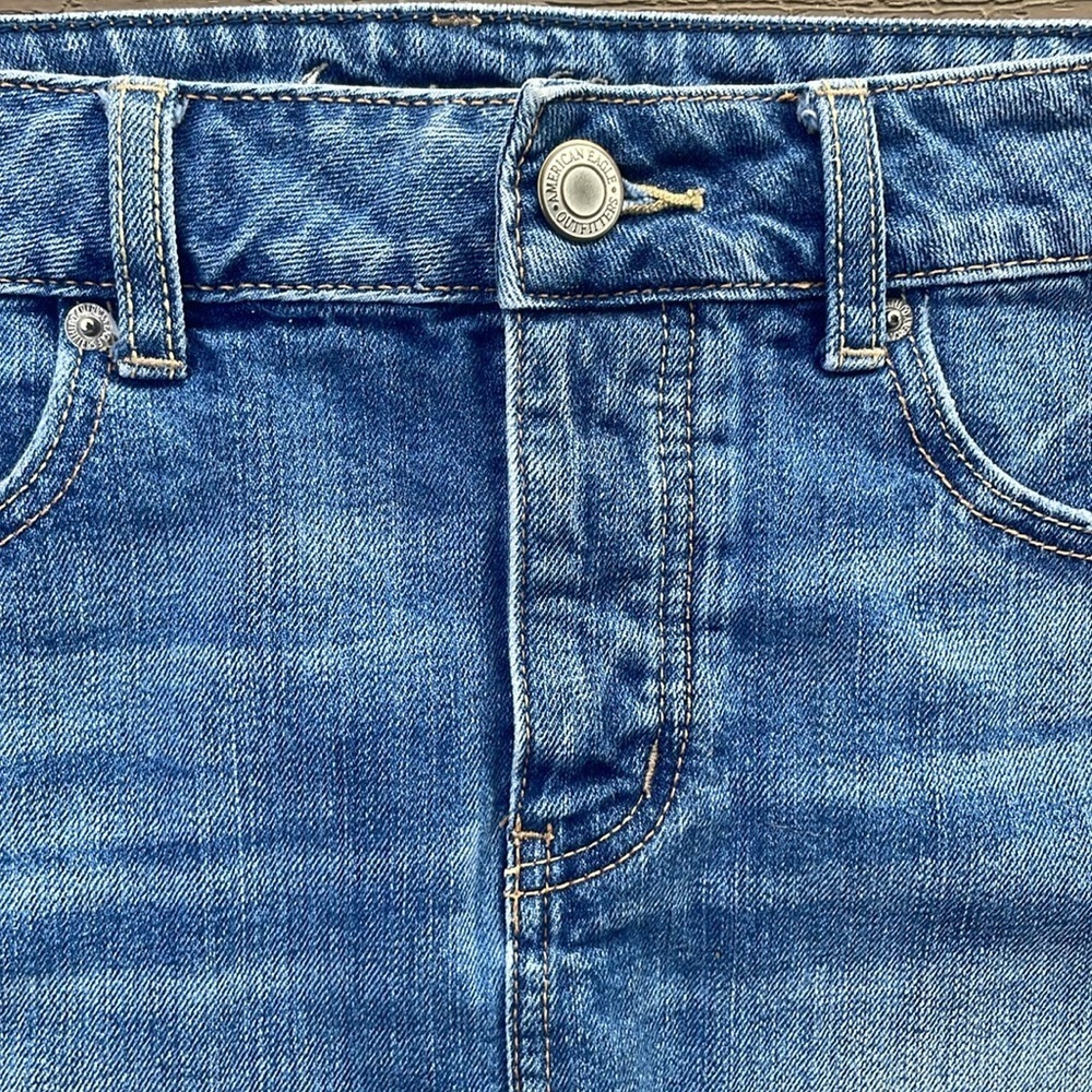 AMERICAN EAGLE WOMENS BLUE JEAN RAW HEM BUTTON FLY MINI SKIRT SIZE 6 - Picture 5 of 9